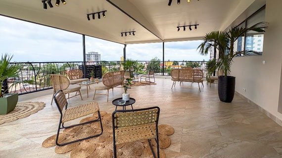 Terrasse et espace fumeur